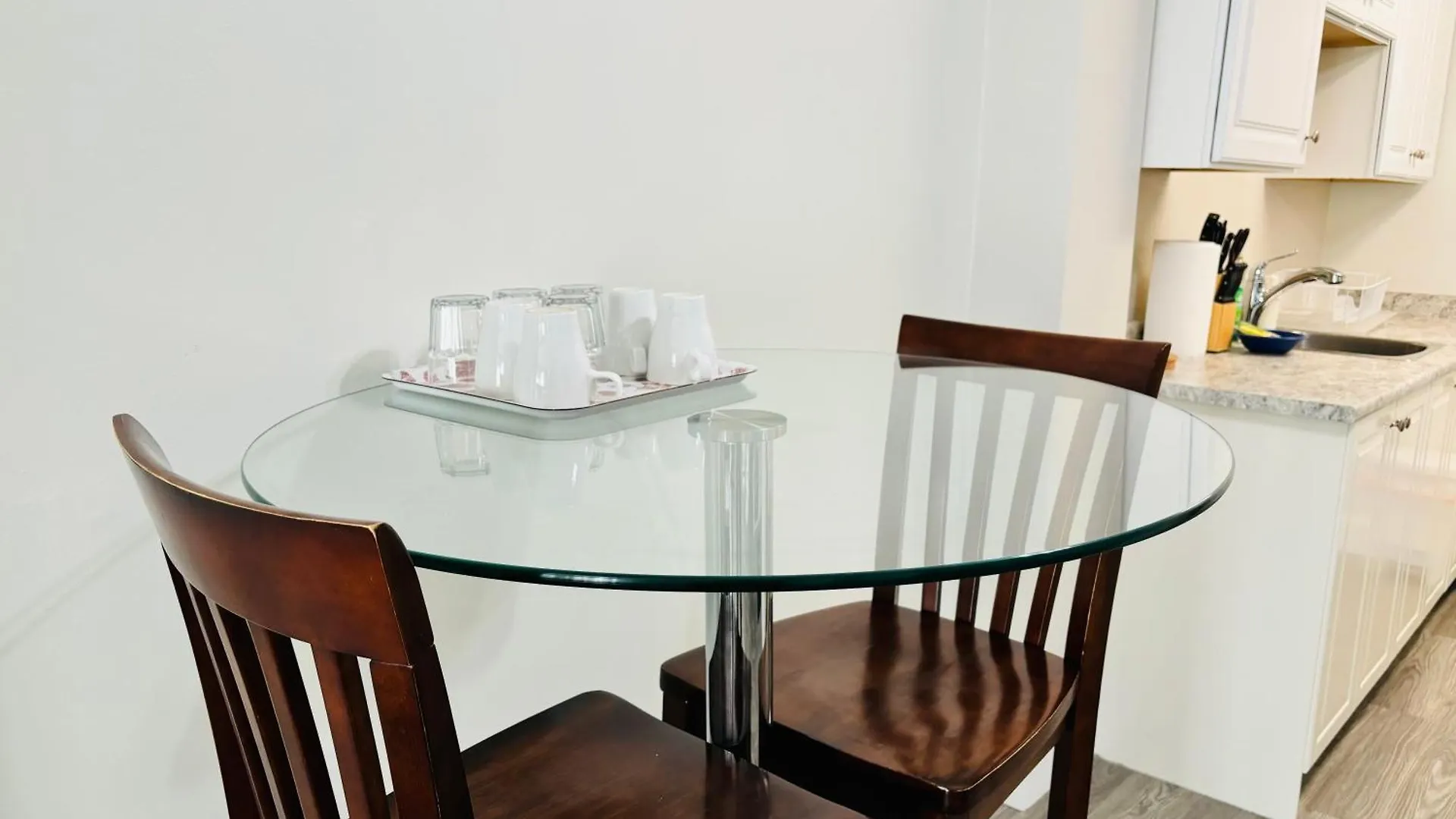 Cozy 1 Bedroom Condo With Parking Calgary