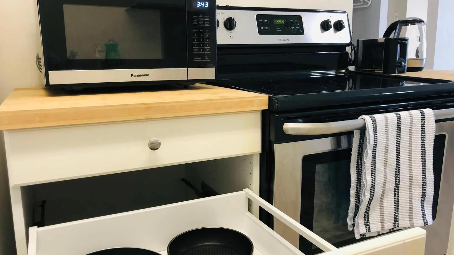 Cozy 1 Bedroom Condo With Parking Calgary Canada